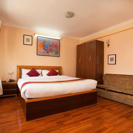 Hotel Mountain Gateway Катманду Экстерьер фото