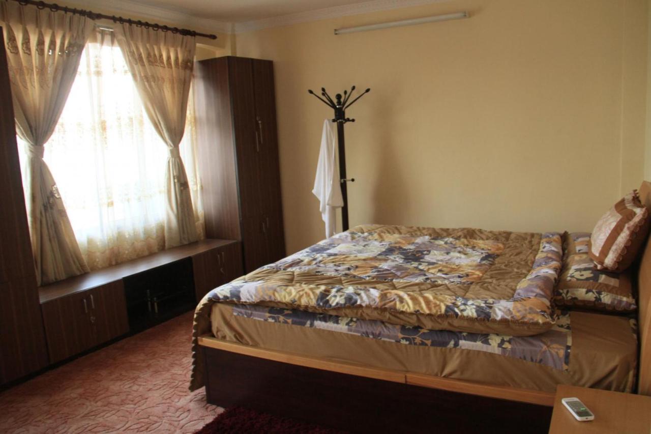 Hotel Mountain Gateway Катманду Экстерьер фото