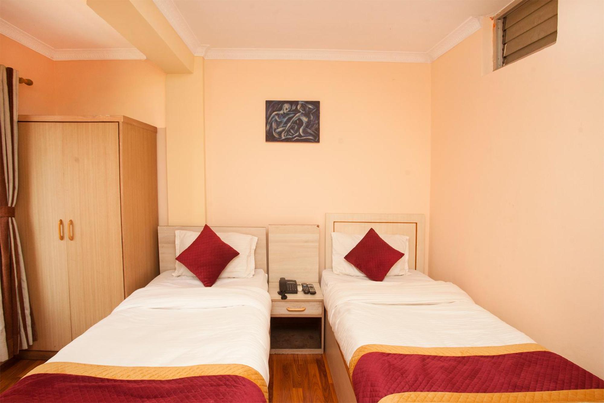 Hotel Mountain Gateway Катманду Экстерьер фото