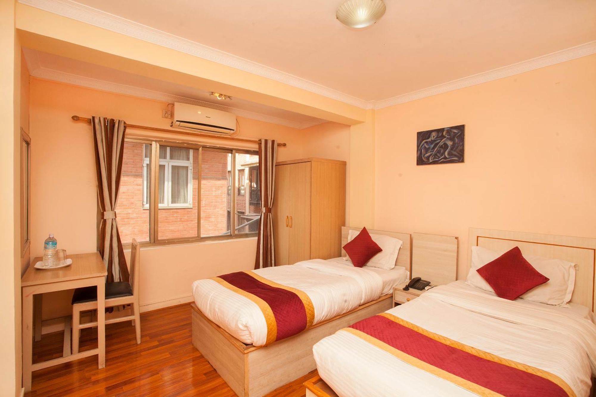Hotel Mountain Gateway Катманду Экстерьер фото