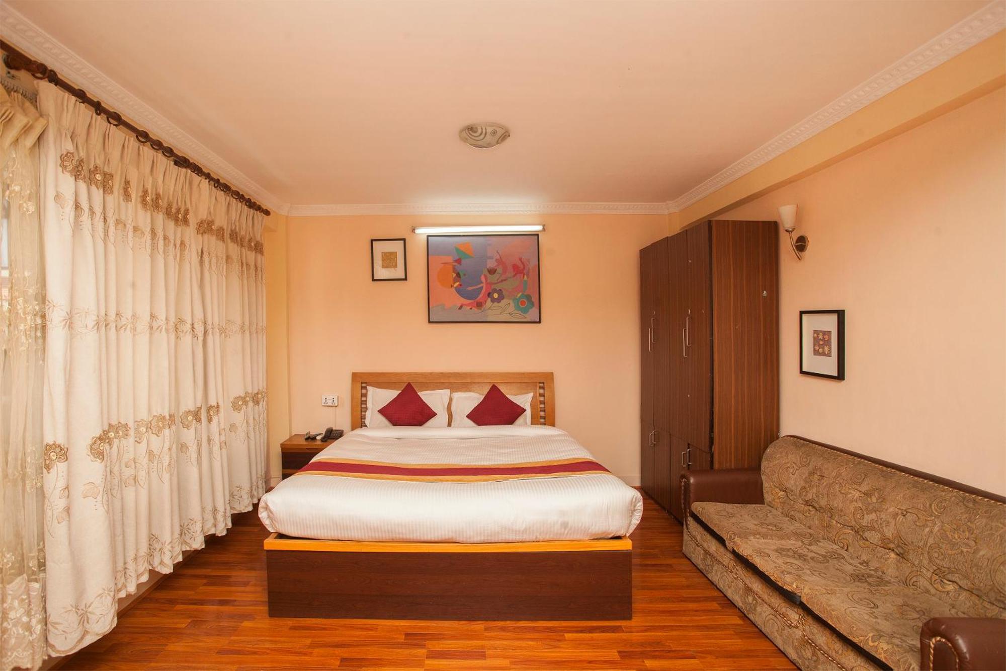 Hotel Mountain Gateway Катманду Экстерьер фото