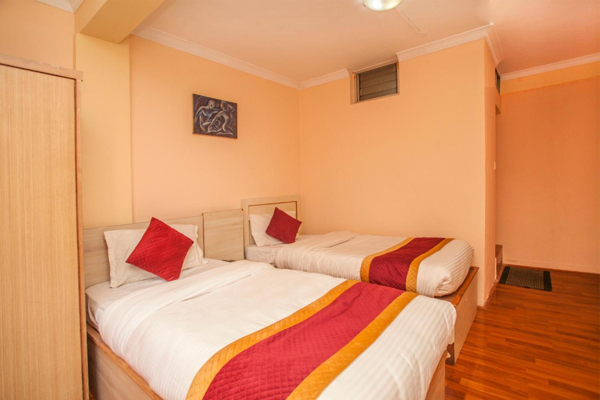 Hotel Mountain Gateway Катманду Экстерьер фото