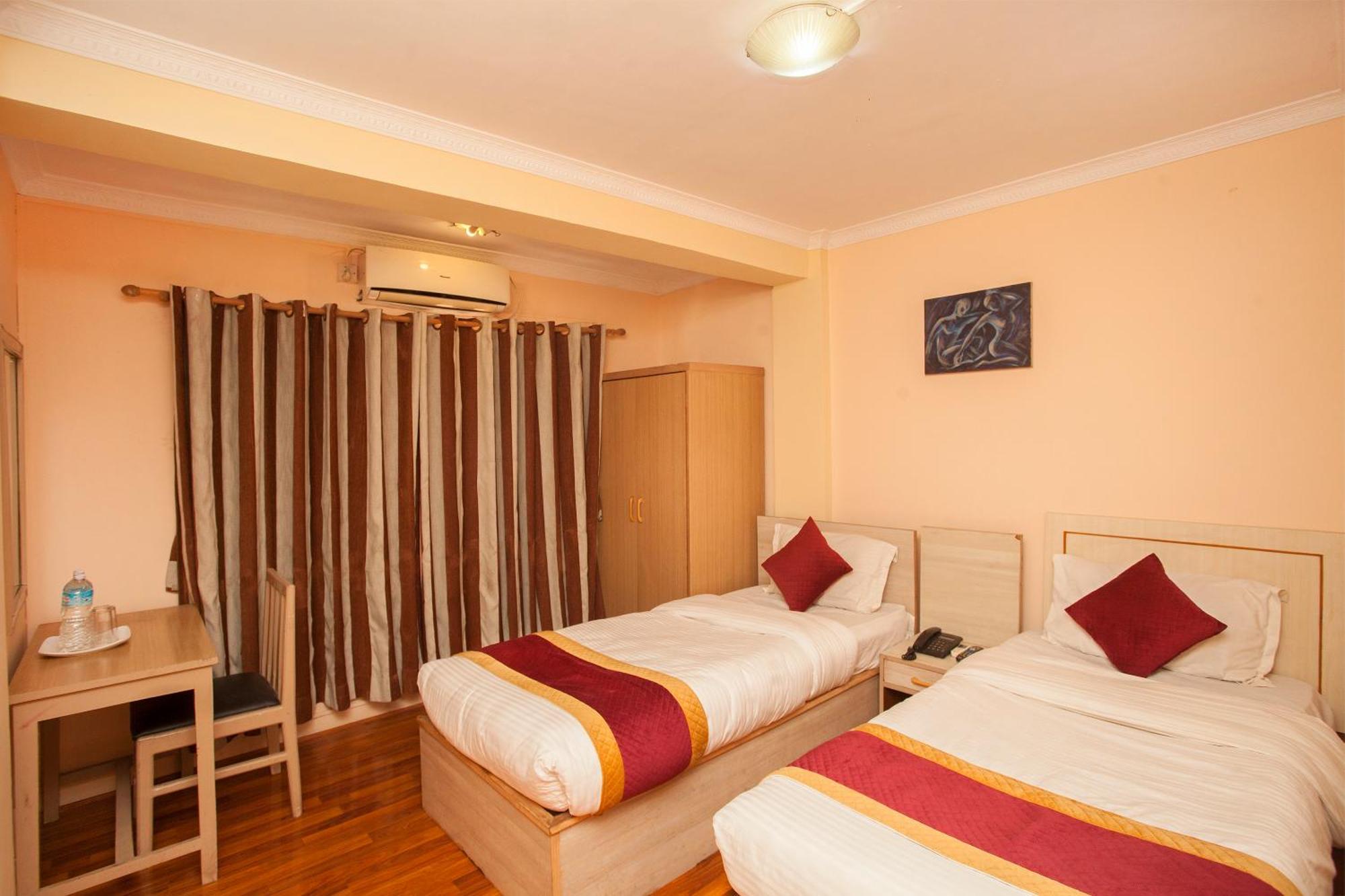 Hotel Mountain Gateway Катманду Экстерьер фото