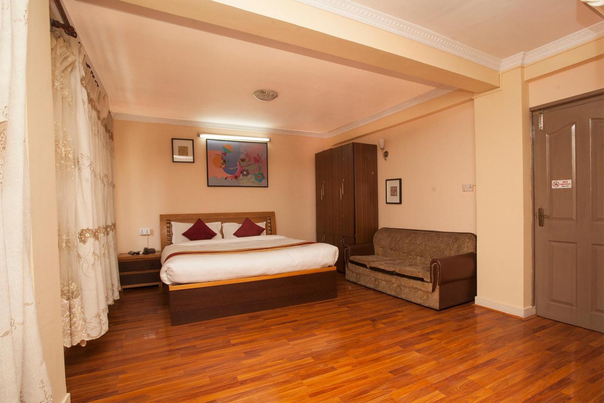 Hotel Mountain Gateway Катманду Экстерьер фото