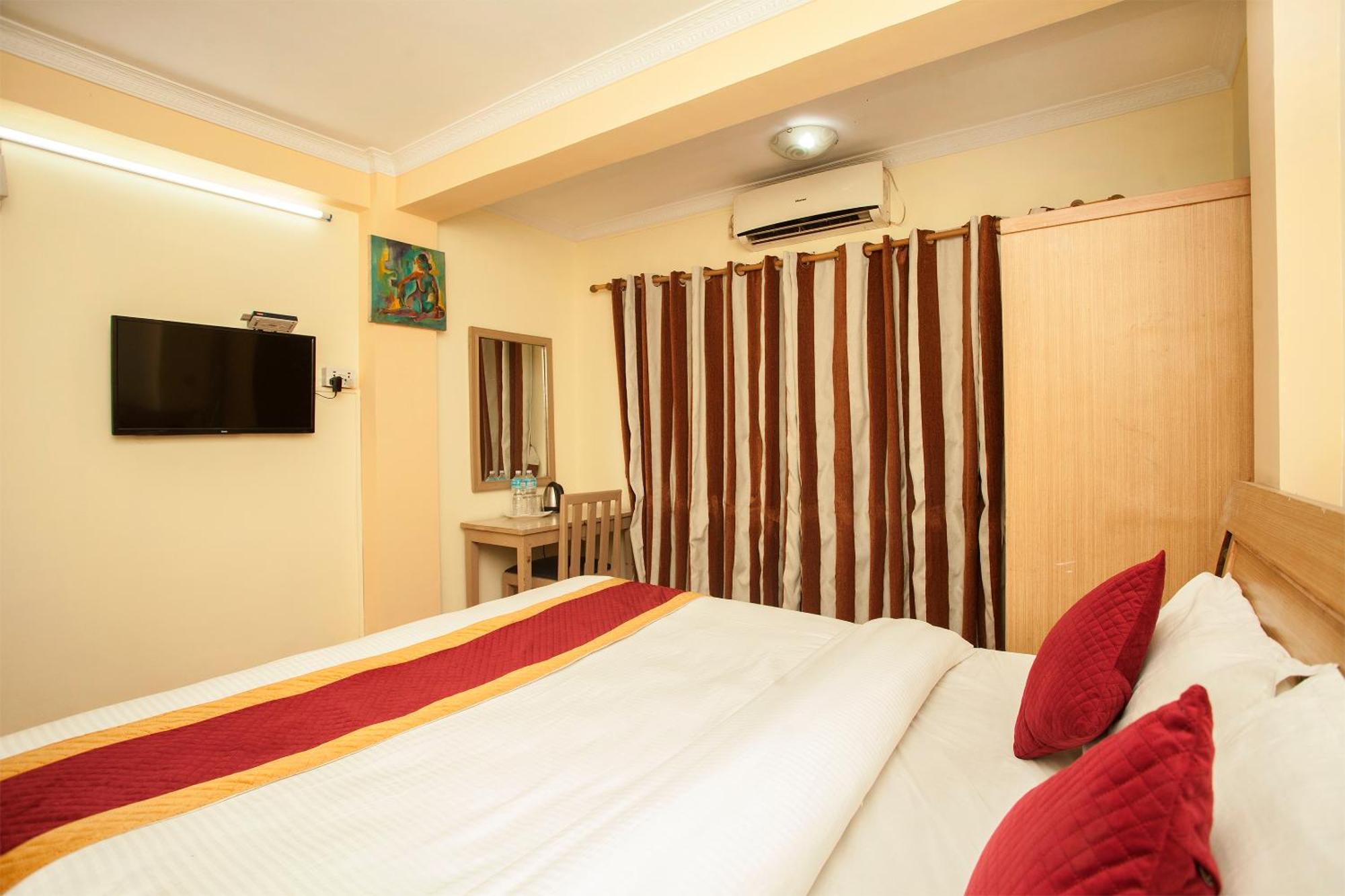 Hotel Mountain Gateway Катманду Экстерьер фото