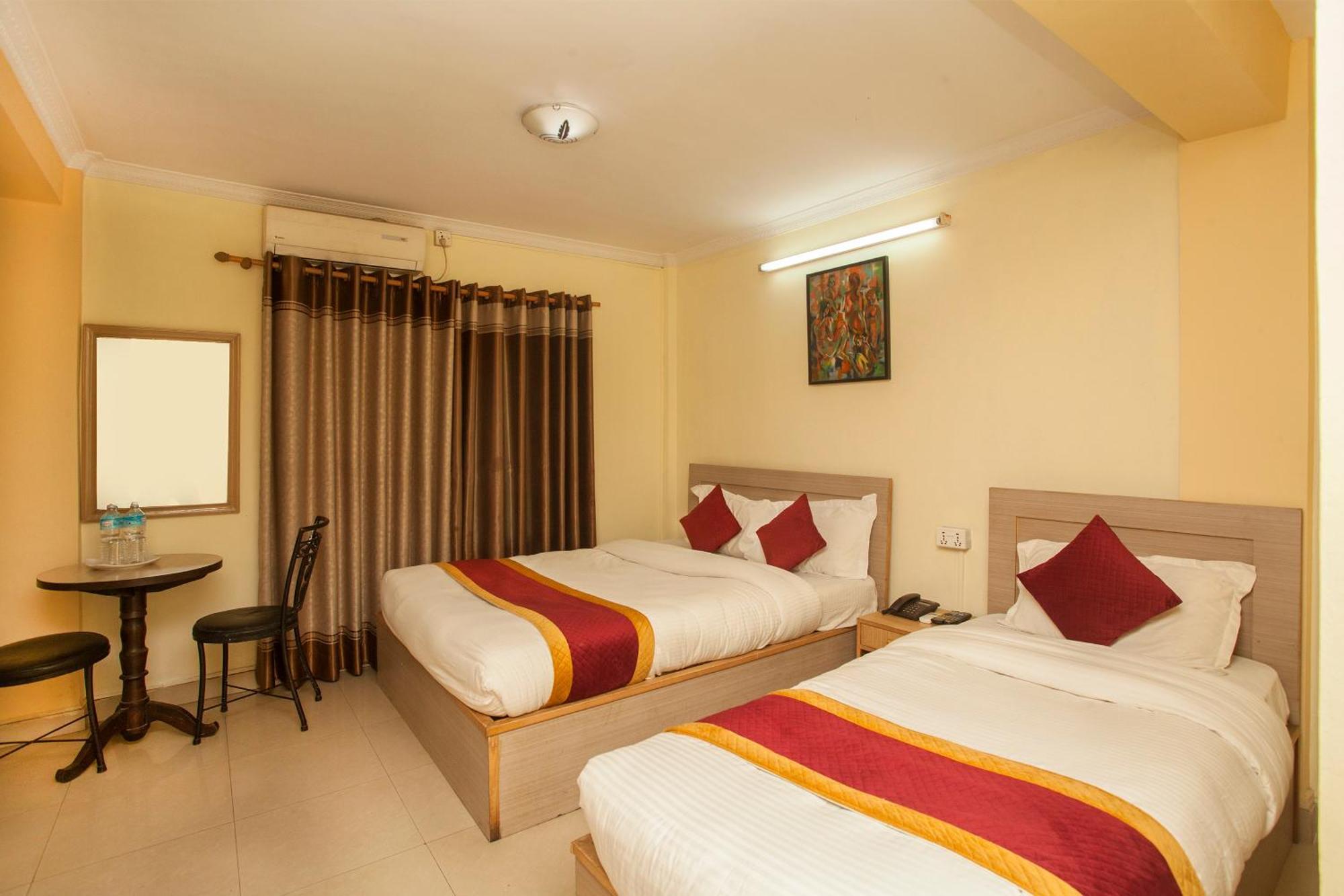 Hotel Mountain Gateway Катманду Экстерьер фото