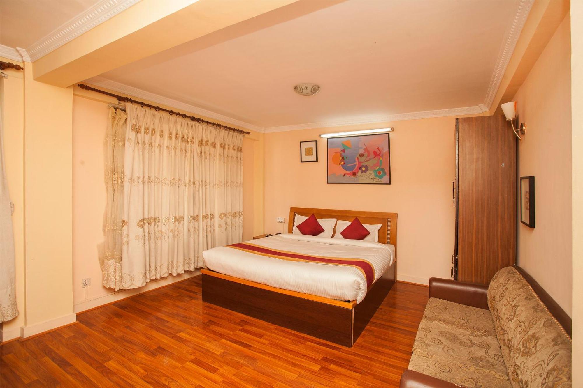 Hotel Mountain Gateway Катманду Экстерьер фото