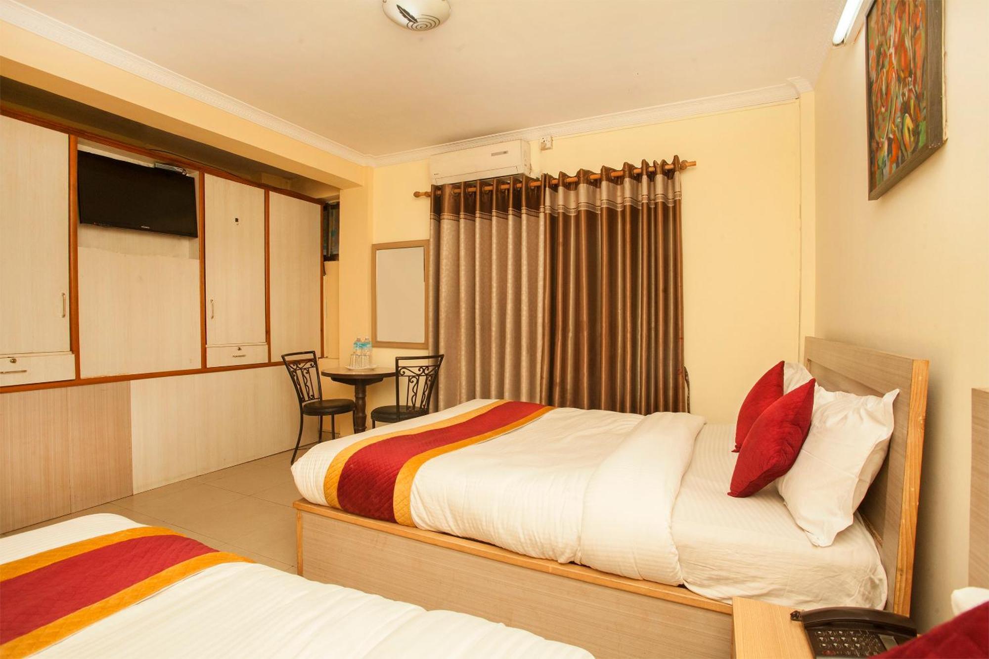 Hotel Mountain Gateway Катманду Экстерьер фото