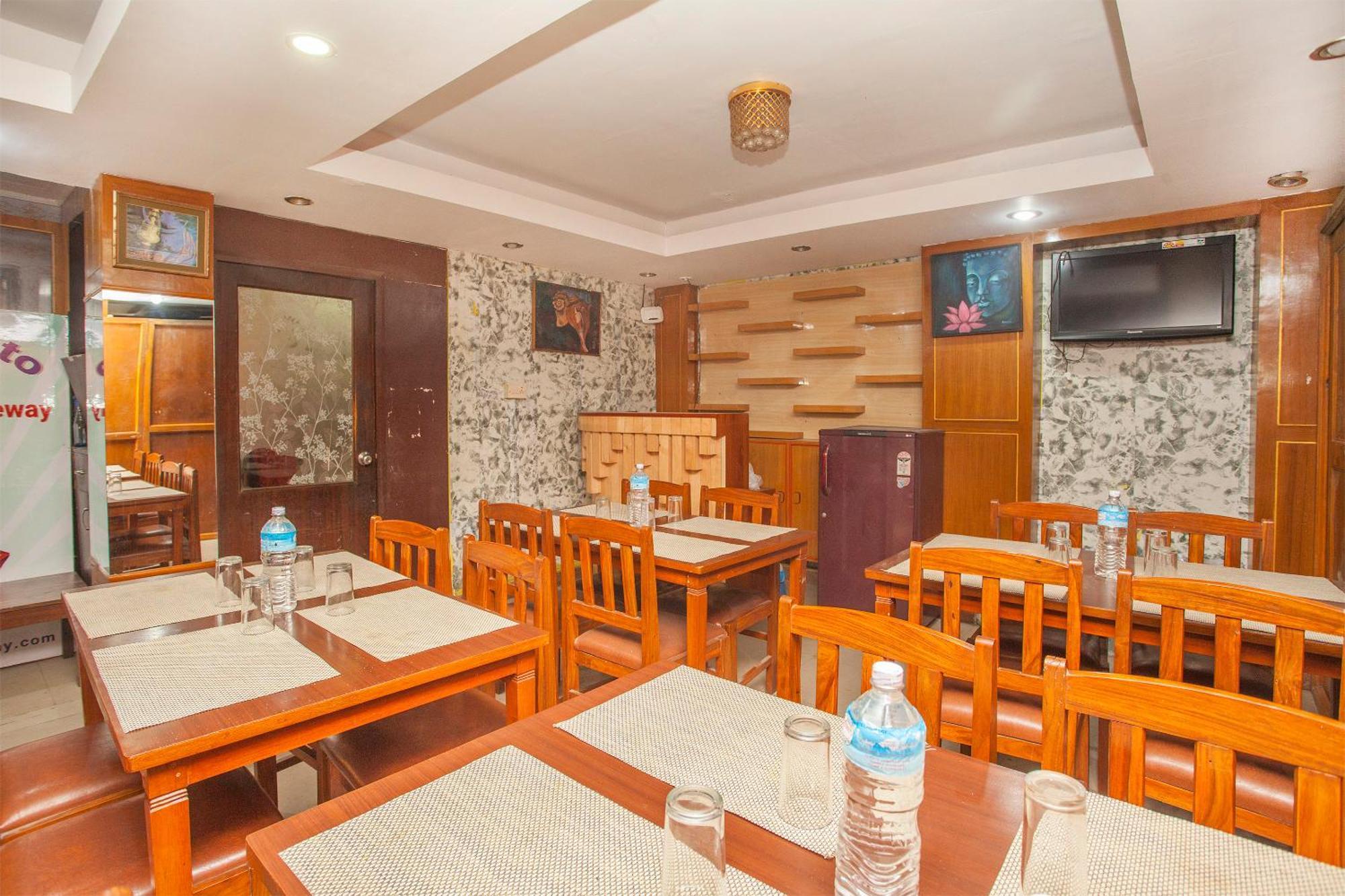 Hotel Mountain Gateway Катманду Экстерьер фото