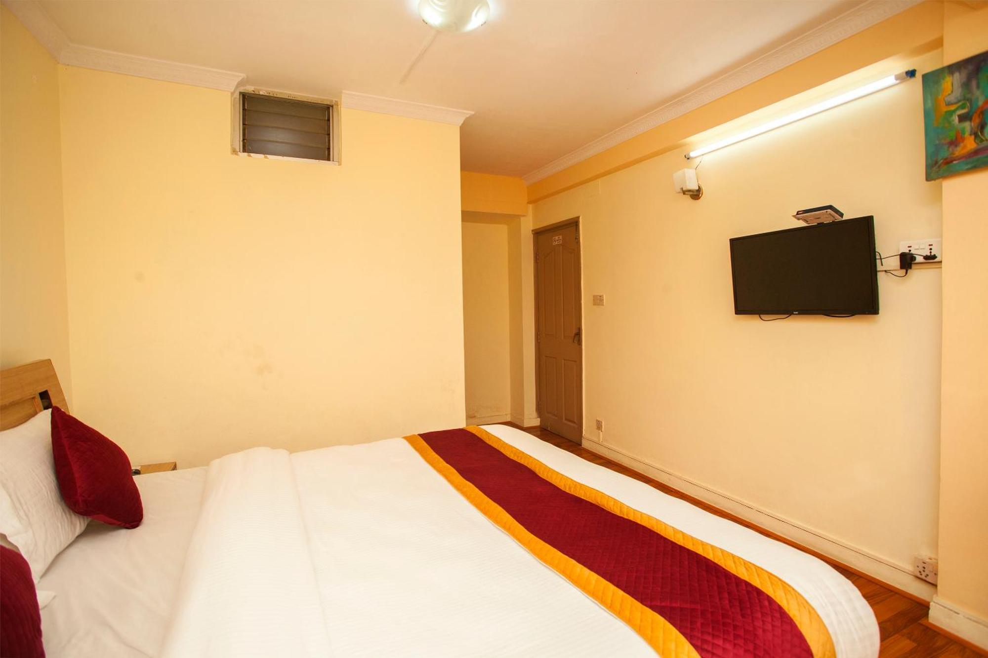 Hotel Mountain Gateway Катманду Экстерьер фото