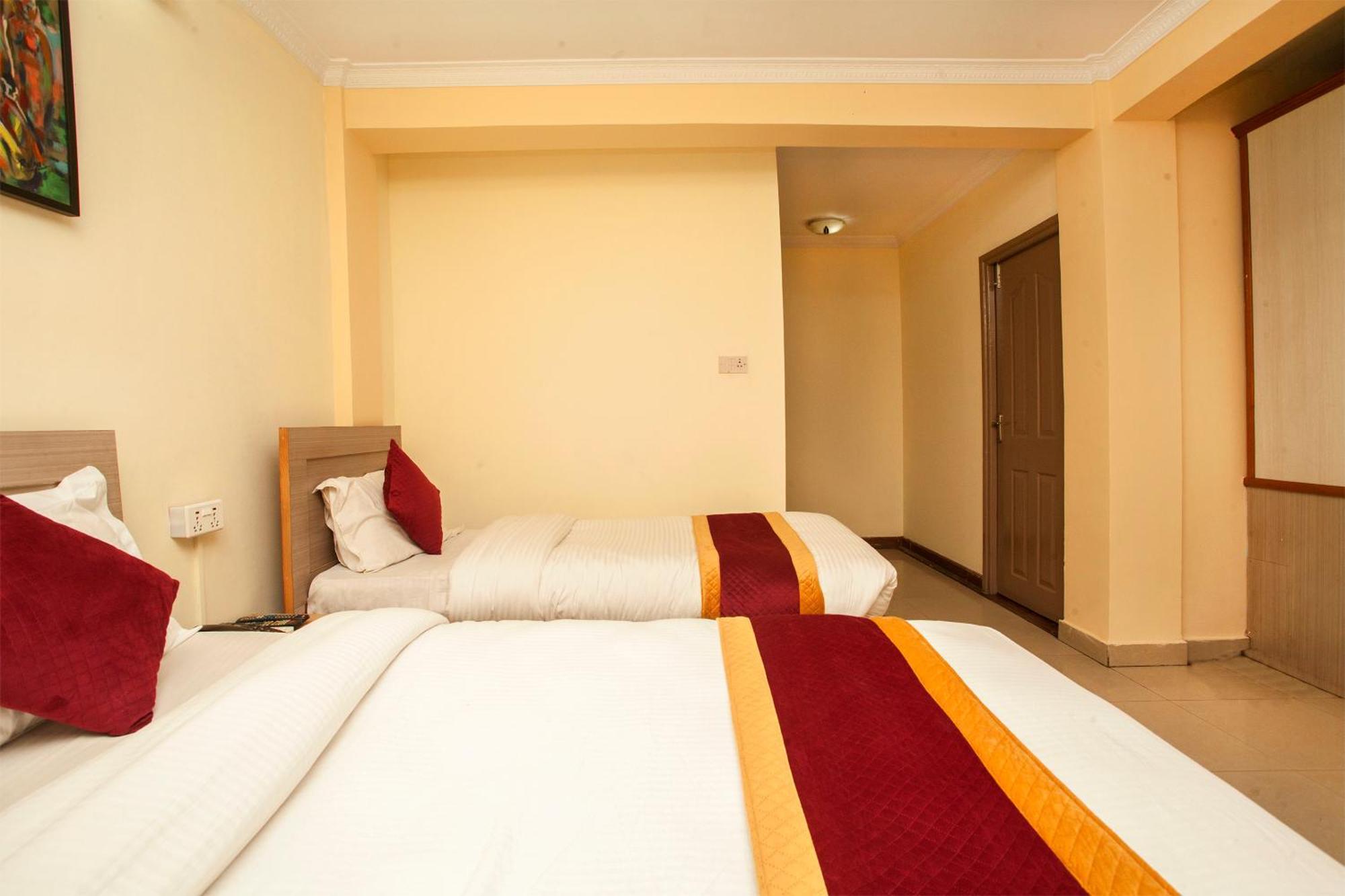 Hotel Mountain Gateway Катманду Экстерьер фото