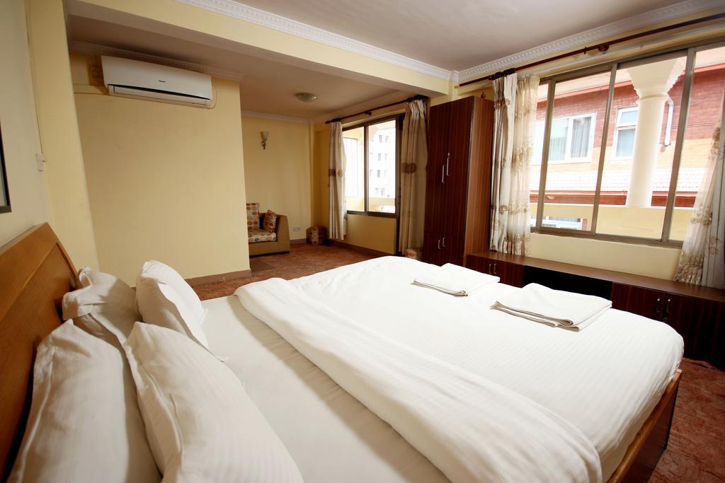 Hotel Mountain Gateway Катманду Экстерьер фото