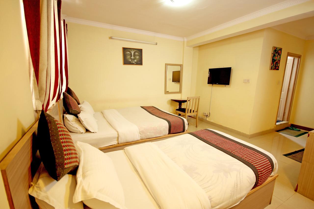 Hotel Mountain Gateway Катманду Экстерьер фото