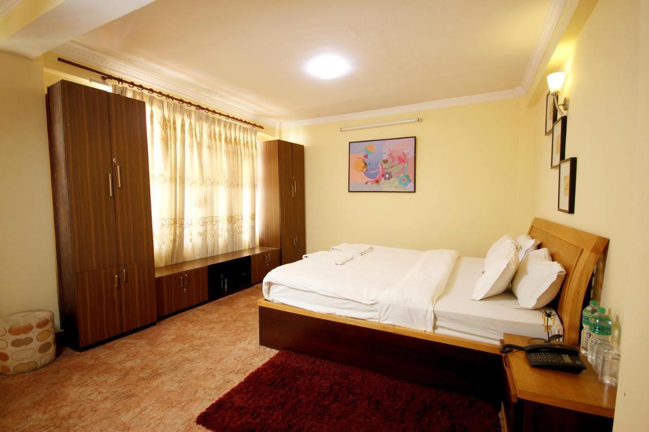 Hotel Mountain Gateway Катманду Экстерьер фото