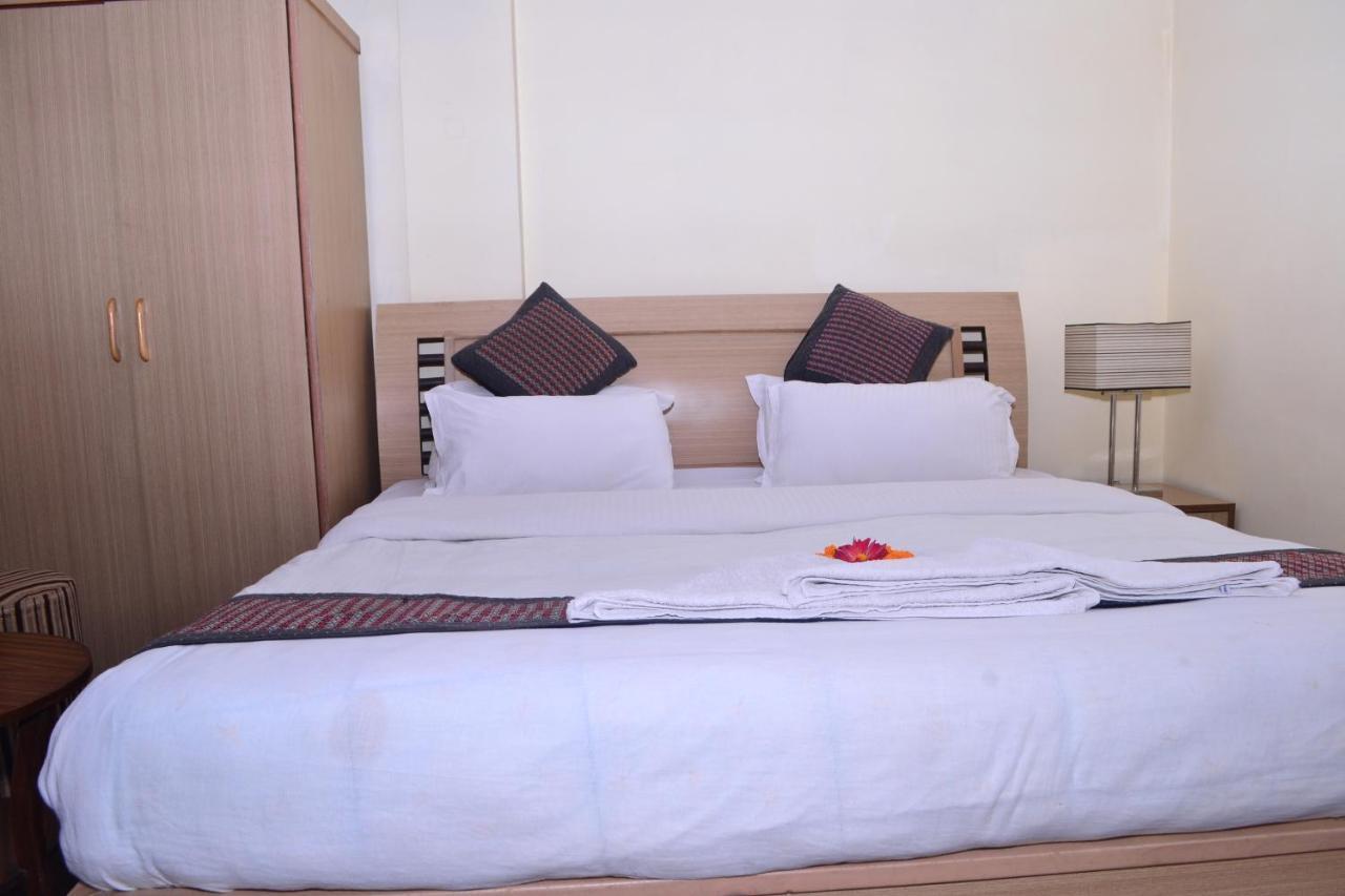 Hotel Mountain Gateway Катманду Экстерьер фото