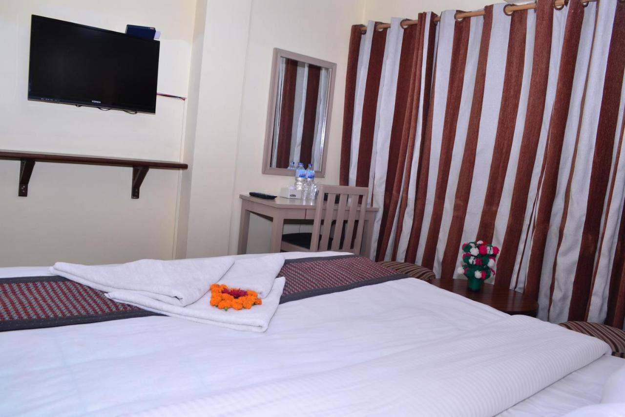 Hotel Mountain Gateway Катманду Экстерьер фото